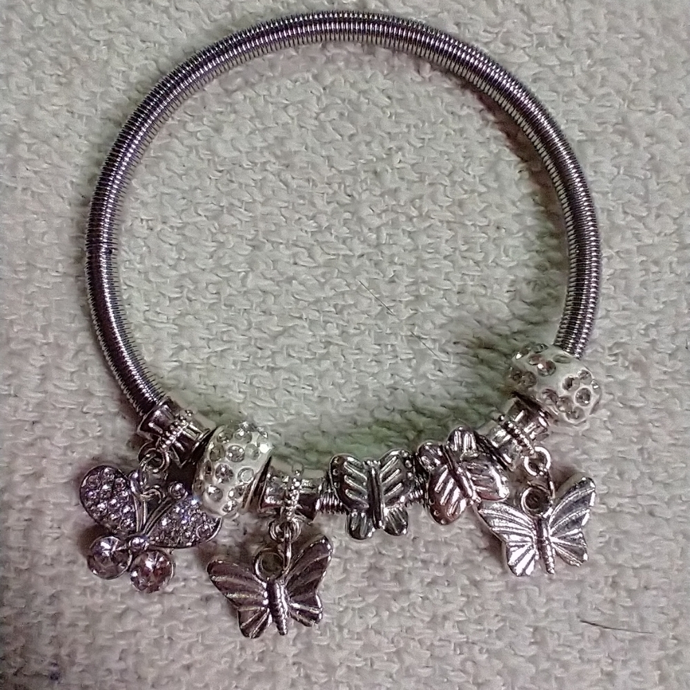 Silvertone butterfly 🦋 white 🤍 🐻‍❄️ crystal 🔮  beaded charm bracelet spring